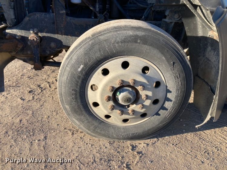 image for item DJ6150 1999 Mack CL713  semi truck