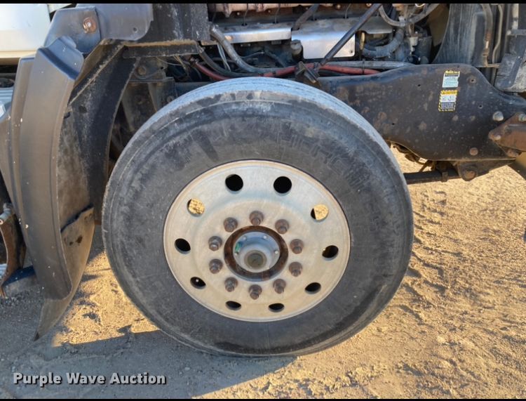 image for item DJ6150 1999 Mack CL713  semi truck