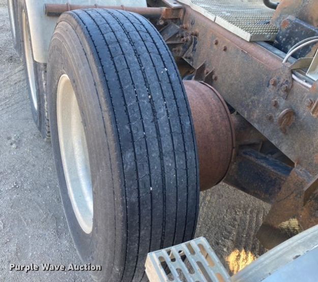 image for item DJ6150 1999 Mack CL713  semi truck