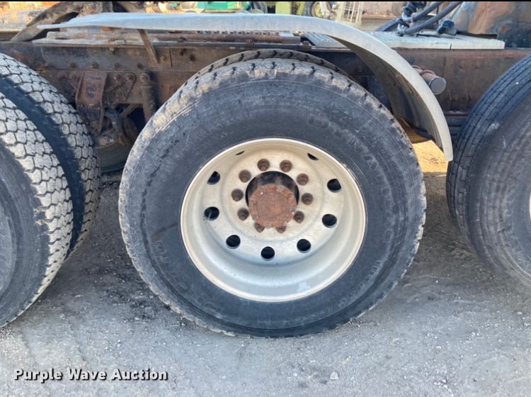 image for item DJ6150 1999 Mack CL713  semi truck