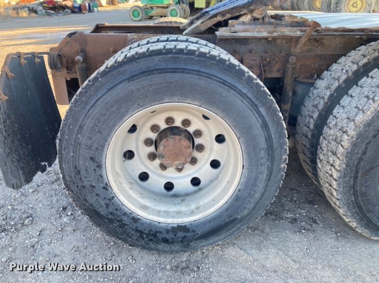 image for item DJ6150 1999 Mack CL713  semi truck