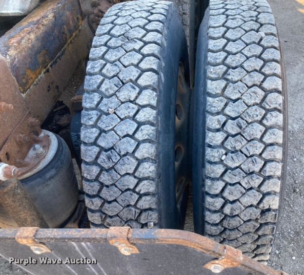 image for item DJ6150 1999 Mack CL713  semi truck