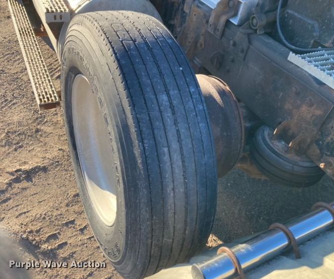 image for item DJ6150 1999 Mack CL713  semi truck