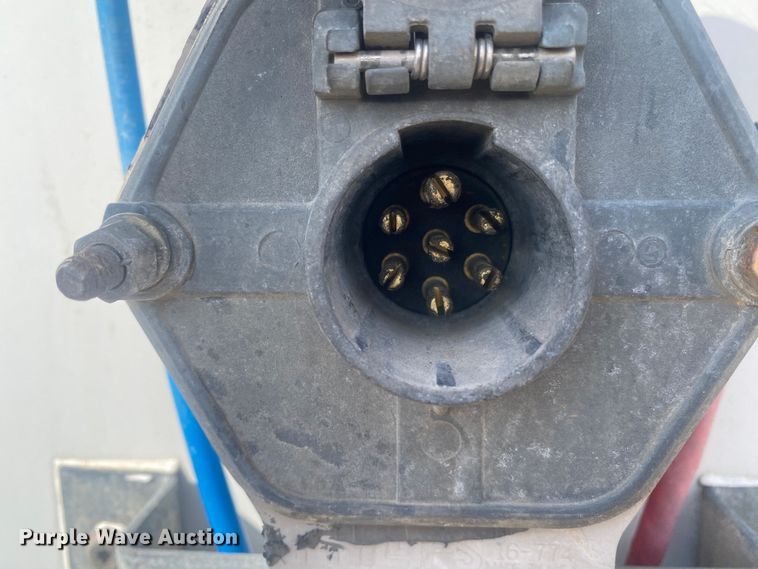 image for item DL6997 2007 Vanguard VIP4000  dry van trailer