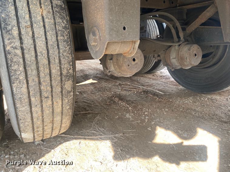 image for item DL6997 2007 Vanguard VIP4000  dry van trailer