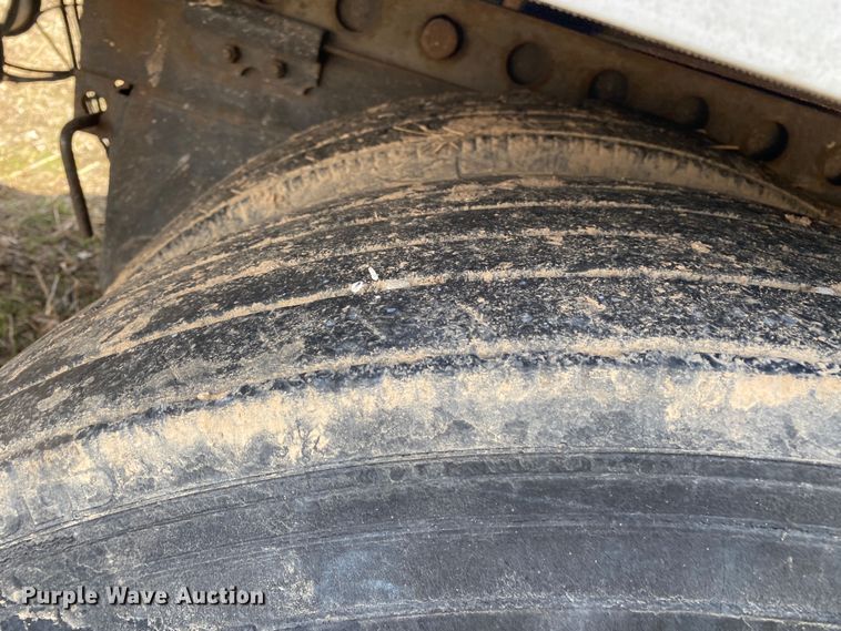 image for item DL6998 2001 Stoughton VIP4000  dry van trailer