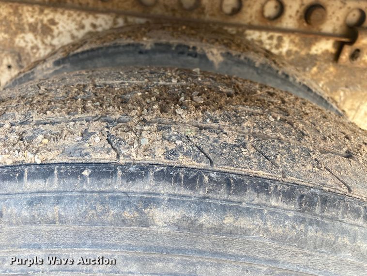 image for item DL7001 2004 Lufkin TFV-CLST  dry van trailer