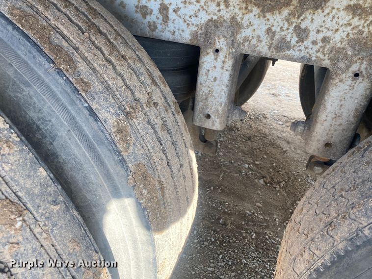 image for item DL7001 2004 Lufkin TFV-CLST  dry van trailer