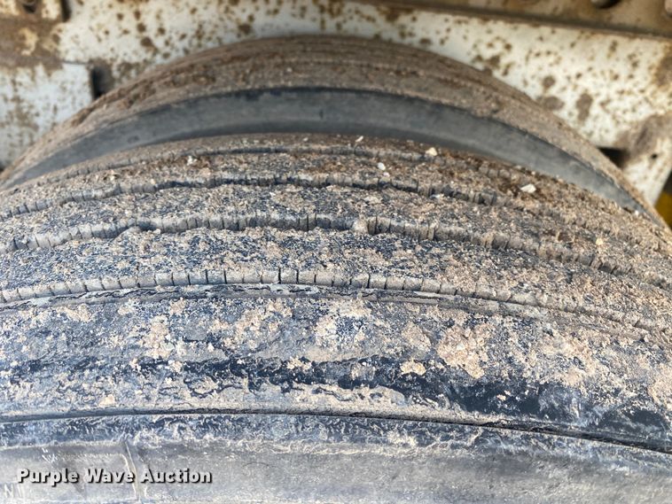 image for item DL7001 2004 Lufkin TFV-CLST  dry van trailer