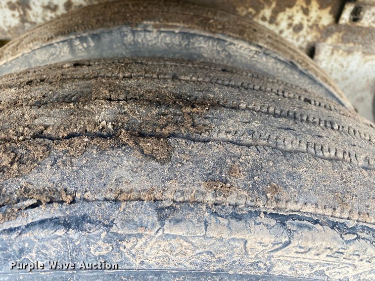 image for item DL7001 2004 Lufkin TFV-CLST  dry van trailer