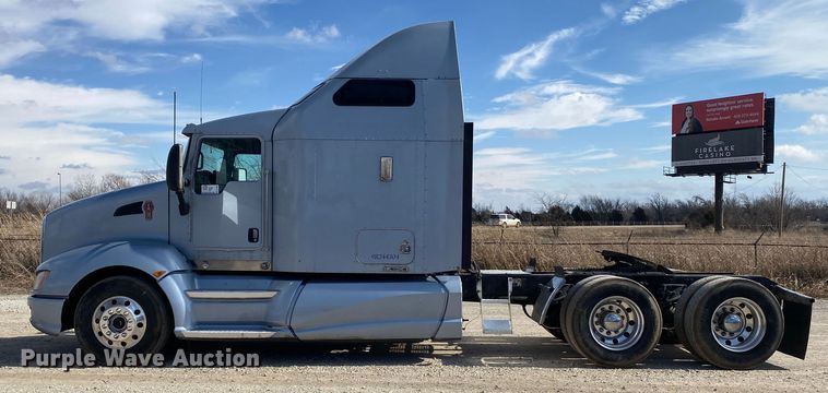 image for item DL7007 2009 Kenworth DS  semi truck