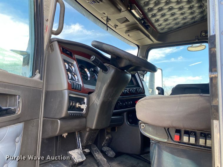 image for item DL7007 2009 Kenworth DS  semi truck