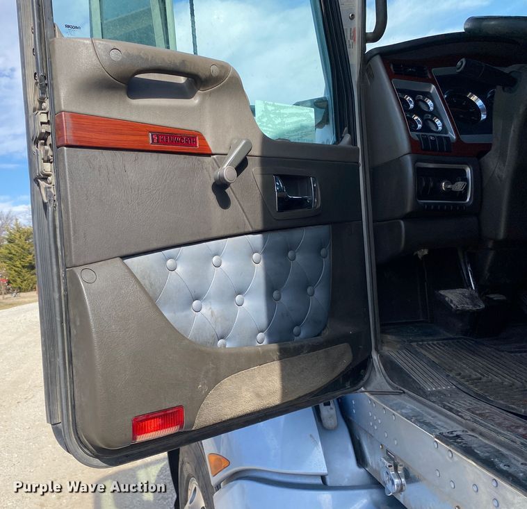 image for item DL7007 2009 Kenworth DS  semi truck