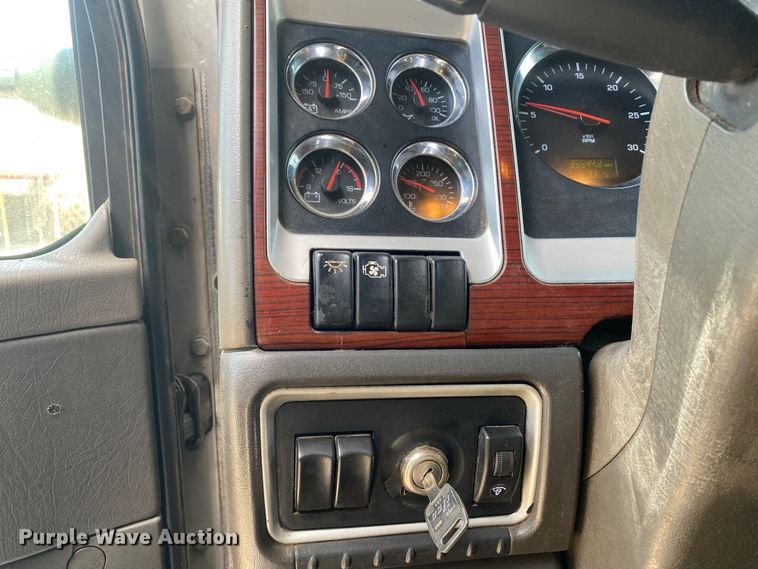 image for item DL7007 2009 Kenworth DS  semi truck