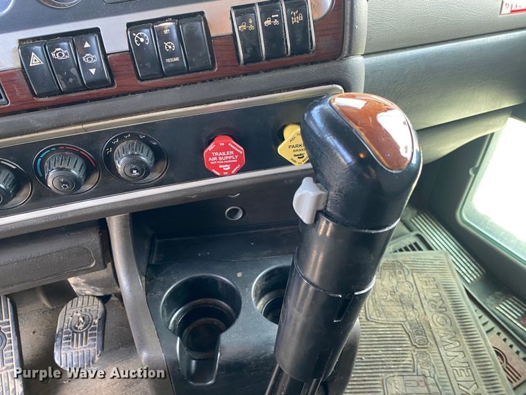 image for item DL7007 2009 Kenworth DS  semi truck