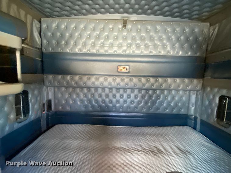 image for item DL7007 2009 Kenworth DS  semi truck