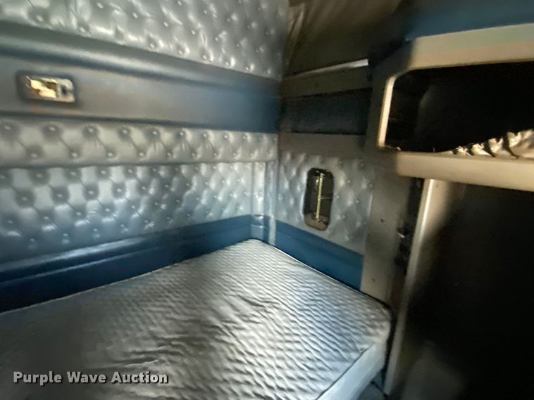 image for item DL7007 2009 Kenworth DS  semi truck