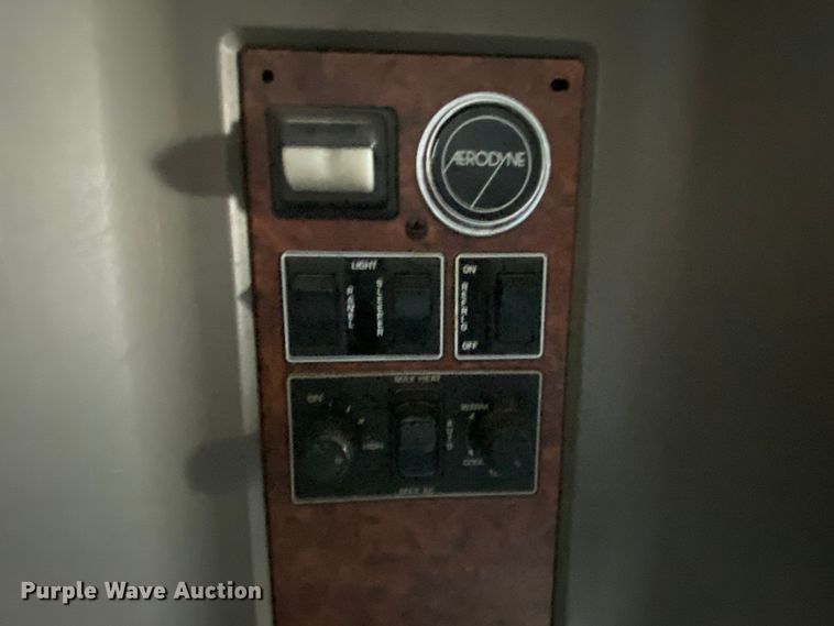 image for item DL7007 2009 Kenworth DS  semi truck