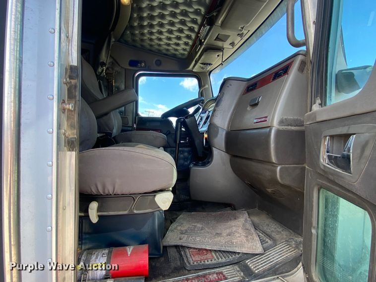 image for item DL7007 2009 Kenworth DS  semi truck