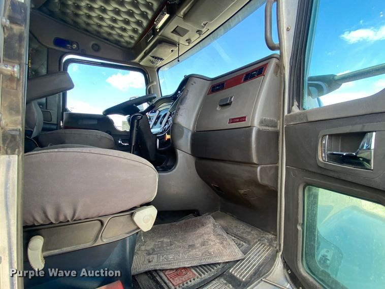 image for item DL7007 2009 Kenworth DS  semi truck