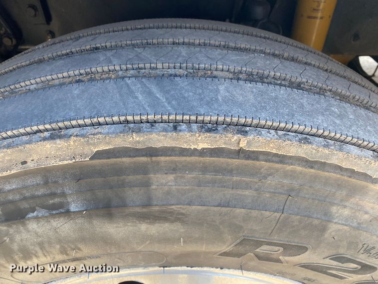 image for item DL7007 2009 Kenworth DS  semi truck