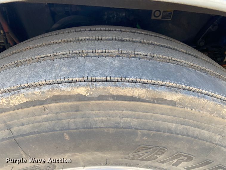 image for item DL7007 2009 Kenworth DS  semi truck