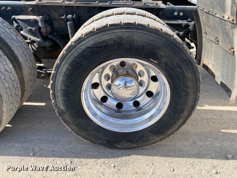 image for item DL7007 2009 Kenworth DS  semi truck