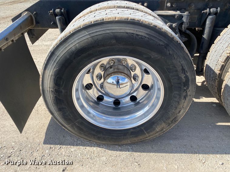 image for item DL7007 2009 Kenworth DS  semi truck