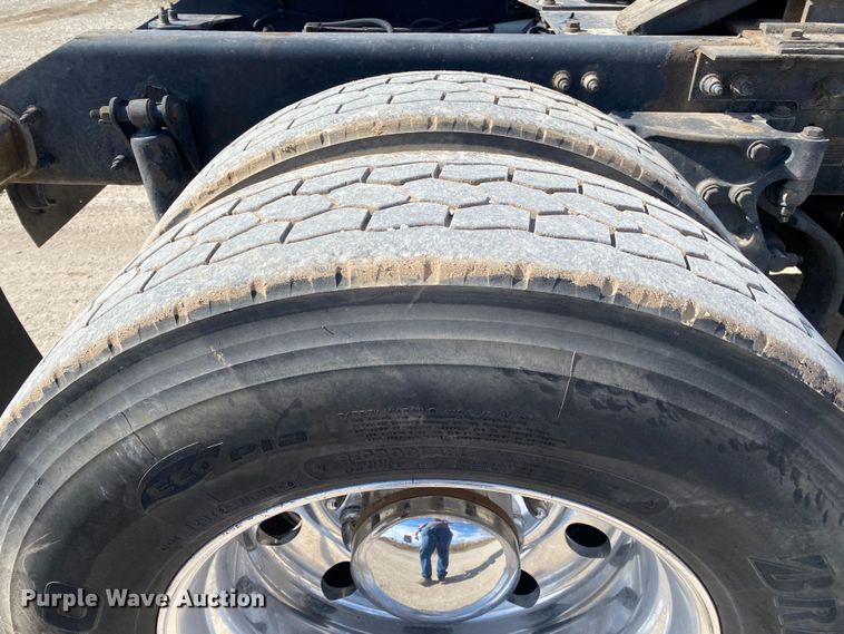 image for item DL7007 2009 Kenworth DS  semi truck