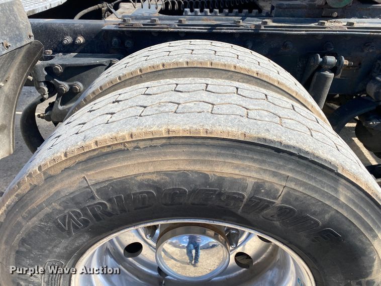 image for item DL7007 2009 Kenworth DS  semi truck