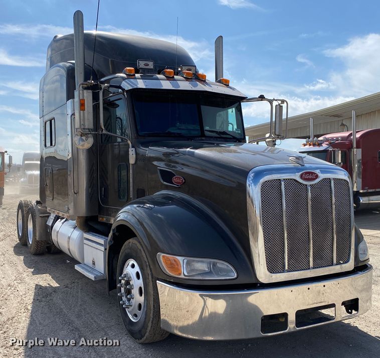 image for item DL7008 2008 Peterbilt 386  semi truck
