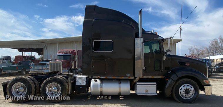 image for item DL7008 2008 Peterbilt 386  semi truck