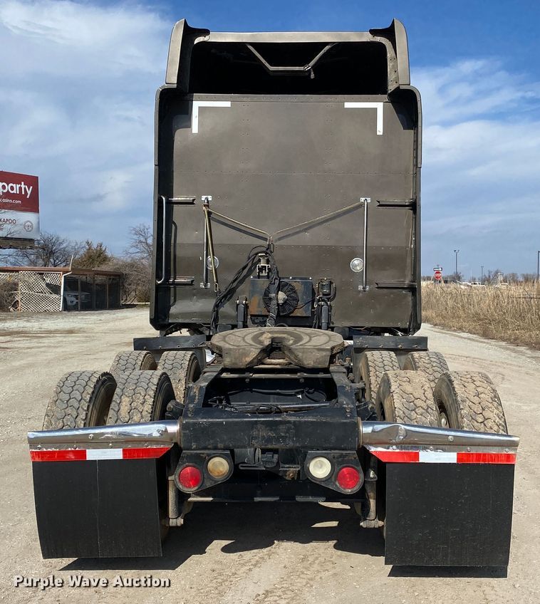 image for item DL7008 2008 Peterbilt 386  semi truck