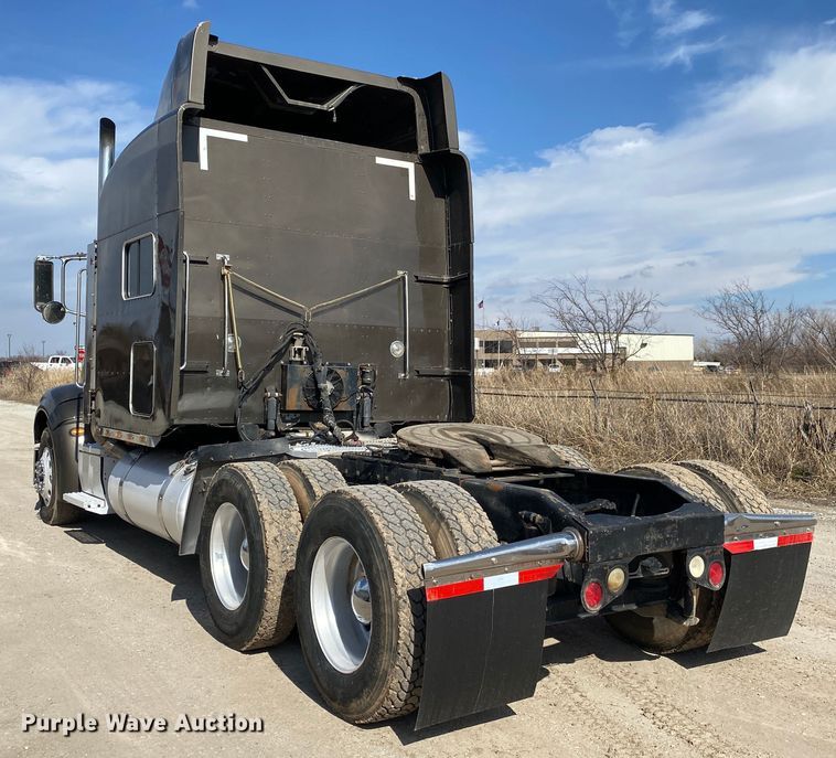 image for item DL7008 2008 Peterbilt 386  semi truck