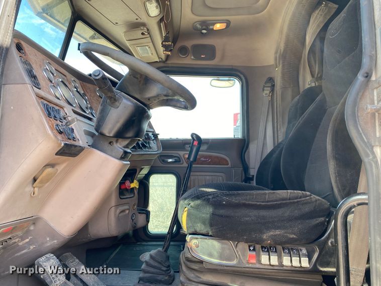 image for item DL7008 2008 Peterbilt 386  semi truck