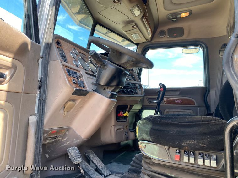 image for item DL7008 2008 Peterbilt 386  semi truck