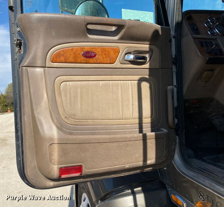 image for item DL7008 2008 Peterbilt 386  semi truck