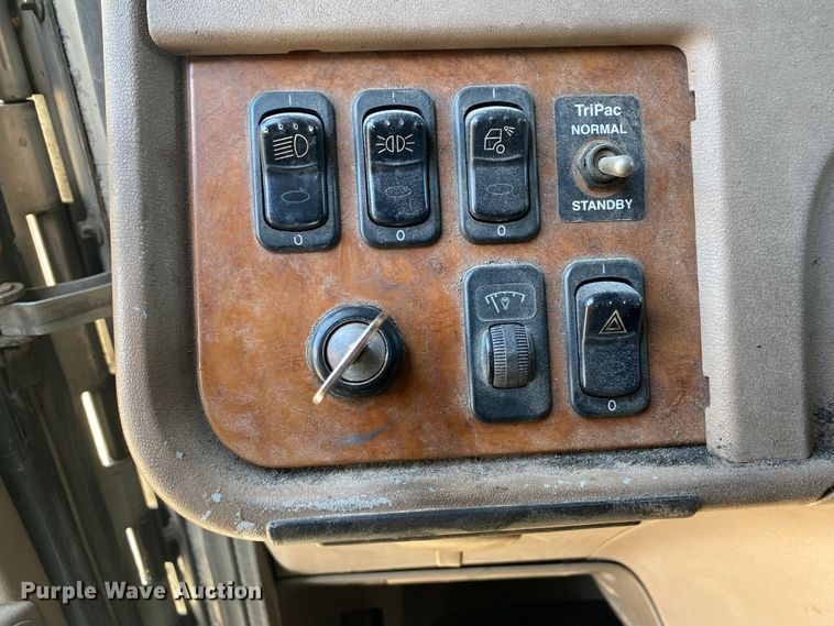 image for item DL7008 2008 Peterbilt 386  semi truck