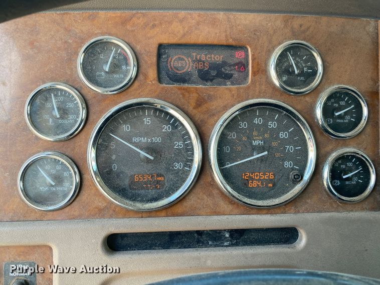 image for item DL7008 2008 Peterbilt 386  semi truck