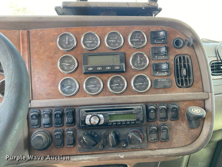 image for item DL7008 2008 Peterbilt 386  semi truck