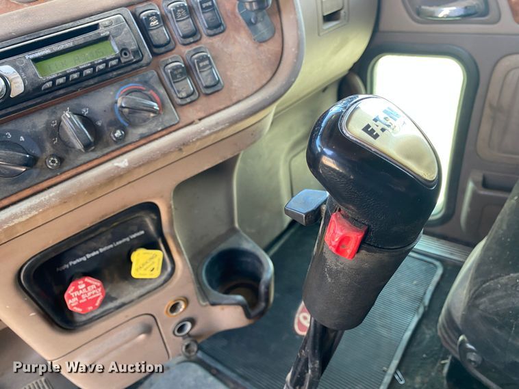 image for item DL7008 2008 Peterbilt 386  semi truck