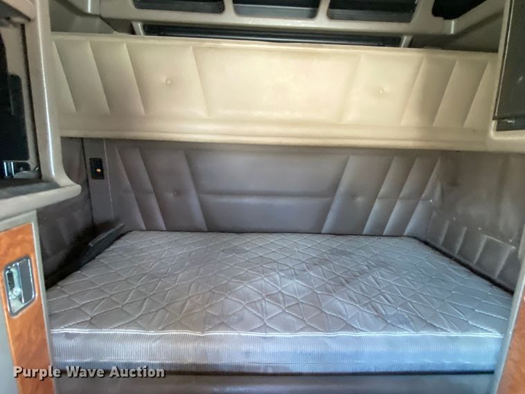 image for item DL7008 2008 Peterbilt 386  semi truck