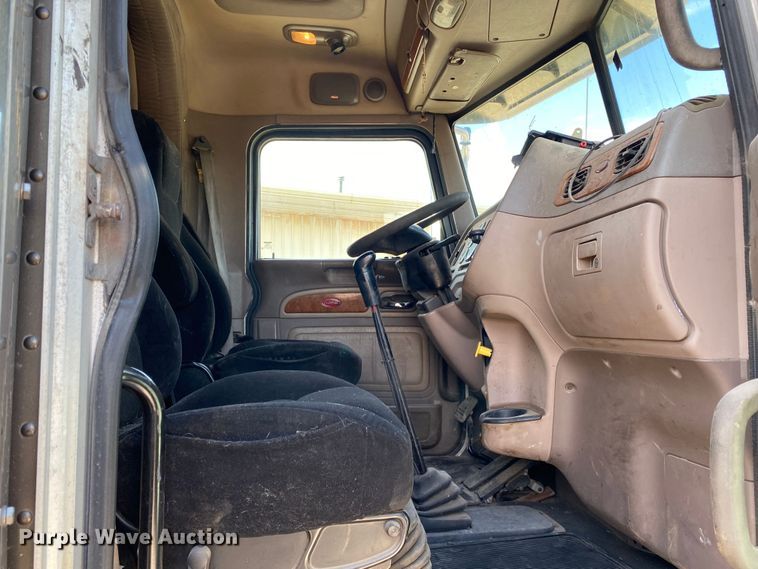 image for item DL7008 2008 Peterbilt 386  semi truck