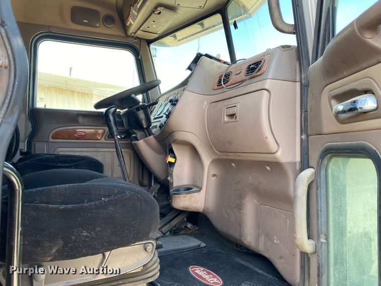 image for item DL7008 2008 Peterbilt 386  semi truck