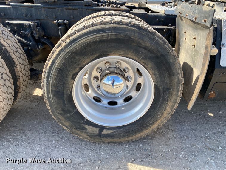 image for item DL7008 2008 Peterbilt 386  semi truck