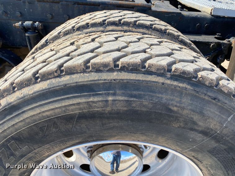 image for item DL7008 2008 Peterbilt 386  semi truck