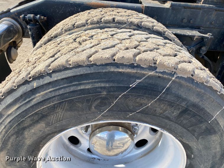 image for item DL7008 2008 Peterbilt 386  semi truck