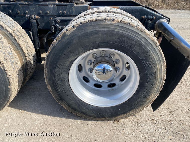 image for item DL7008 2008 Peterbilt 386  semi truck