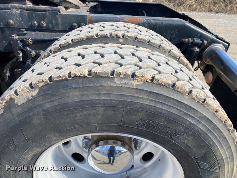 image for item DL7008 2008 Peterbilt 386  semi truck