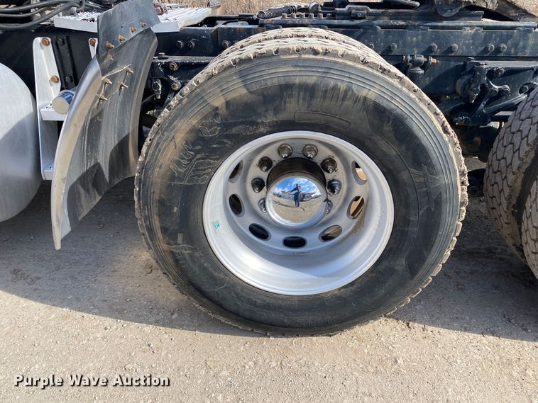 image for item DL7008 2008 Peterbilt 386  semi truck